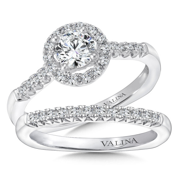 Round Halo Diamond Engagement Ring