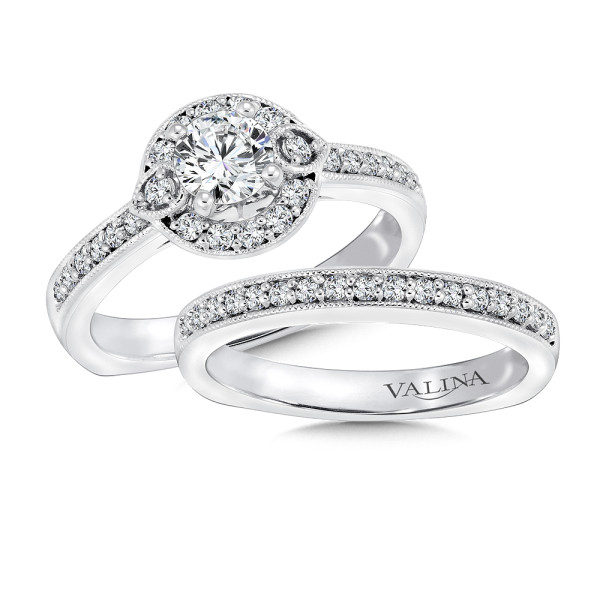 Round Halo Diamond Engagement Ring