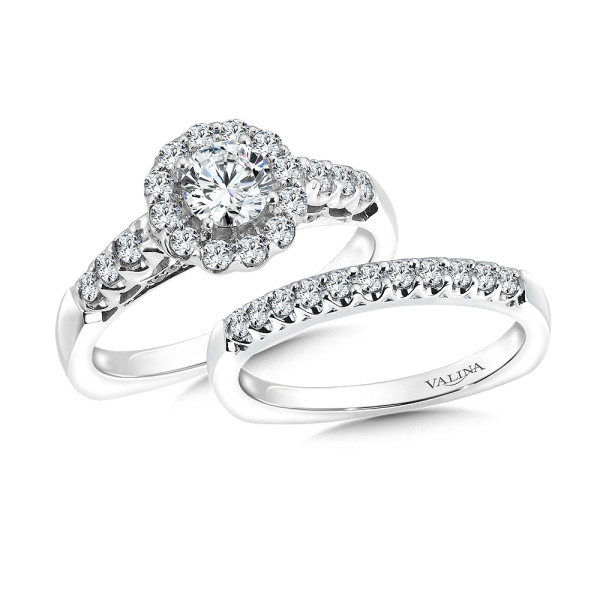 Round Halo Diamond Engagement Ring